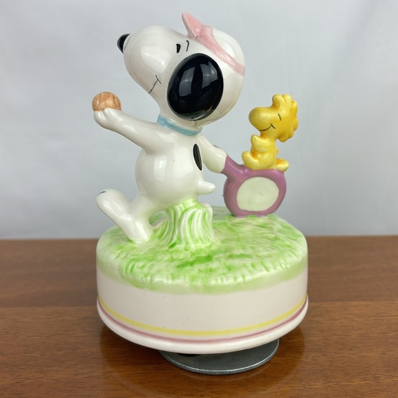Vintage 1972 Aviva snoopy and Woodstock tennis themed music box - Picture 3 of 6